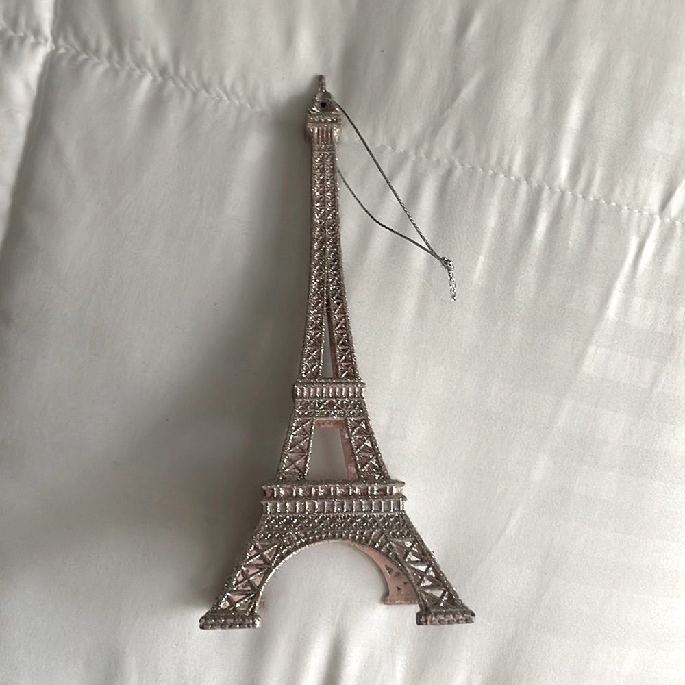 pink Eiffel Tower
